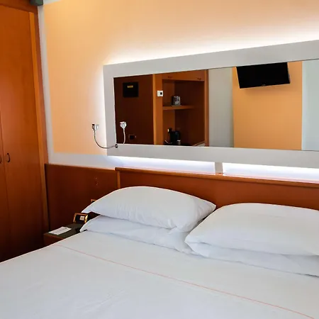 Jet Hotel, Sure Collection By Western 4*
