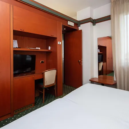 Jet Hotel, Sure Collection By Western Hotell