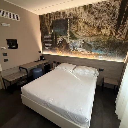 Jet Hotel, Sure Collection By Western 4*