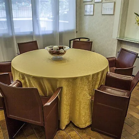 Jet Hotel, Sure Collection By Western Gallarate