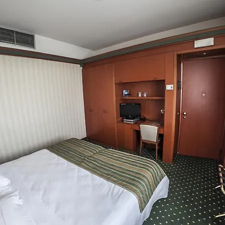 Hotel Jet Hotel, Sure Collection By Western 4*