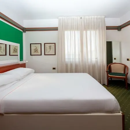 Jet Hotel, Sure Collection By Western Hotel 4*