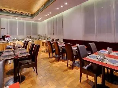 Jet Hotel, Sure Collection By Western Gallarate